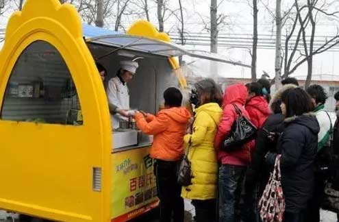 書報亭、早餐車，甚至垃圾桶都有二維碼“身份證”了。